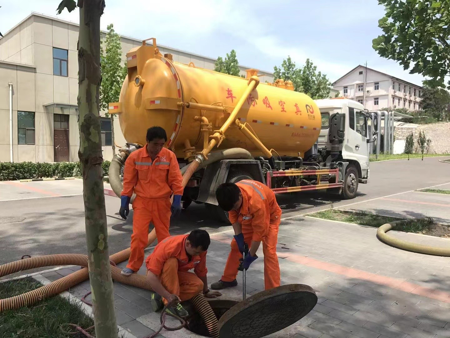 天峻化粪池清理与5-8吨吸粪车施工效率分析